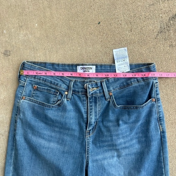 Boyfriend cut Levi’s - Picture 6 of 9